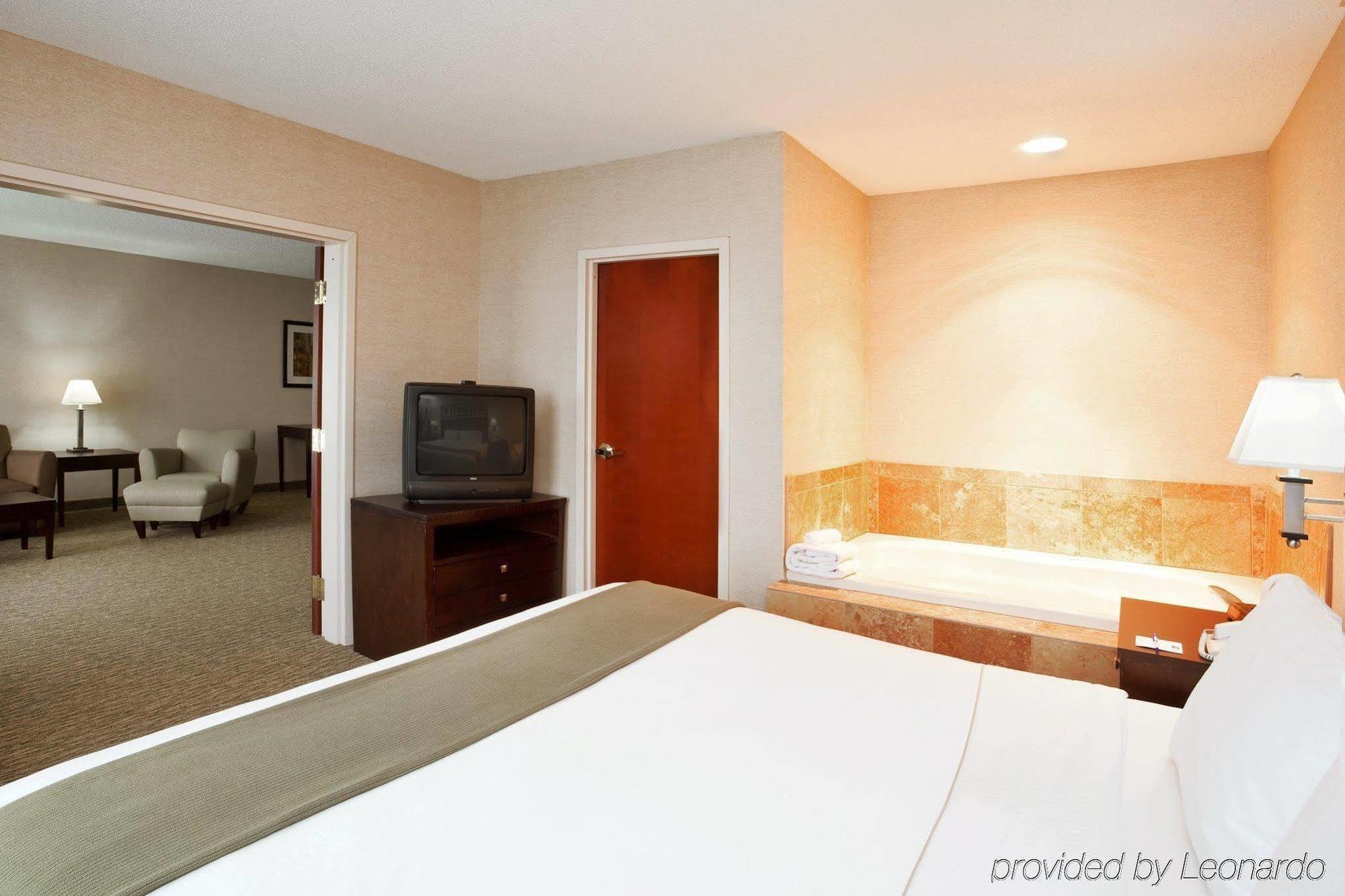 Holiday Inn Express Hotel & Suites Cleveland-Streetsboro By Ihg Zewnętrze zdjęcie